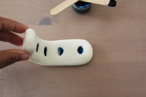 Складання ковбаски з мастики