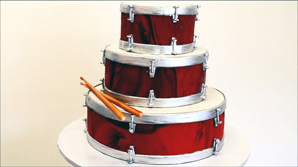 Торт у вигляді барабана з мармуровою мастикою