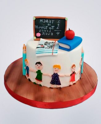 Торт на первое сентября со школьной доской и листом бумаги