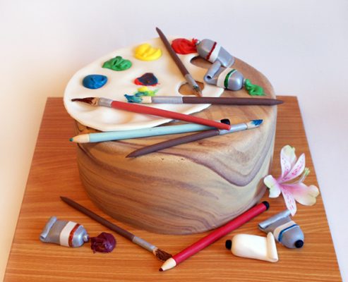 Торт с палитрой и красками из мастики