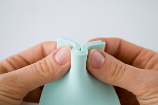 Як зробити складки на петлях банта з мастики